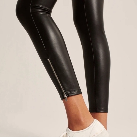 ABERCROMBIE & FITCH Brown Vegan Faux Leather Leggings Zippered Ankle M - Picture 3 of 7